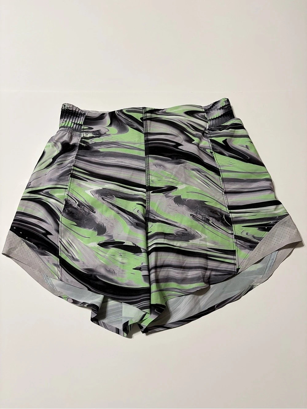 Lululemon Hotty Hot High Rise Special Edition Women’s Shorts Size 2